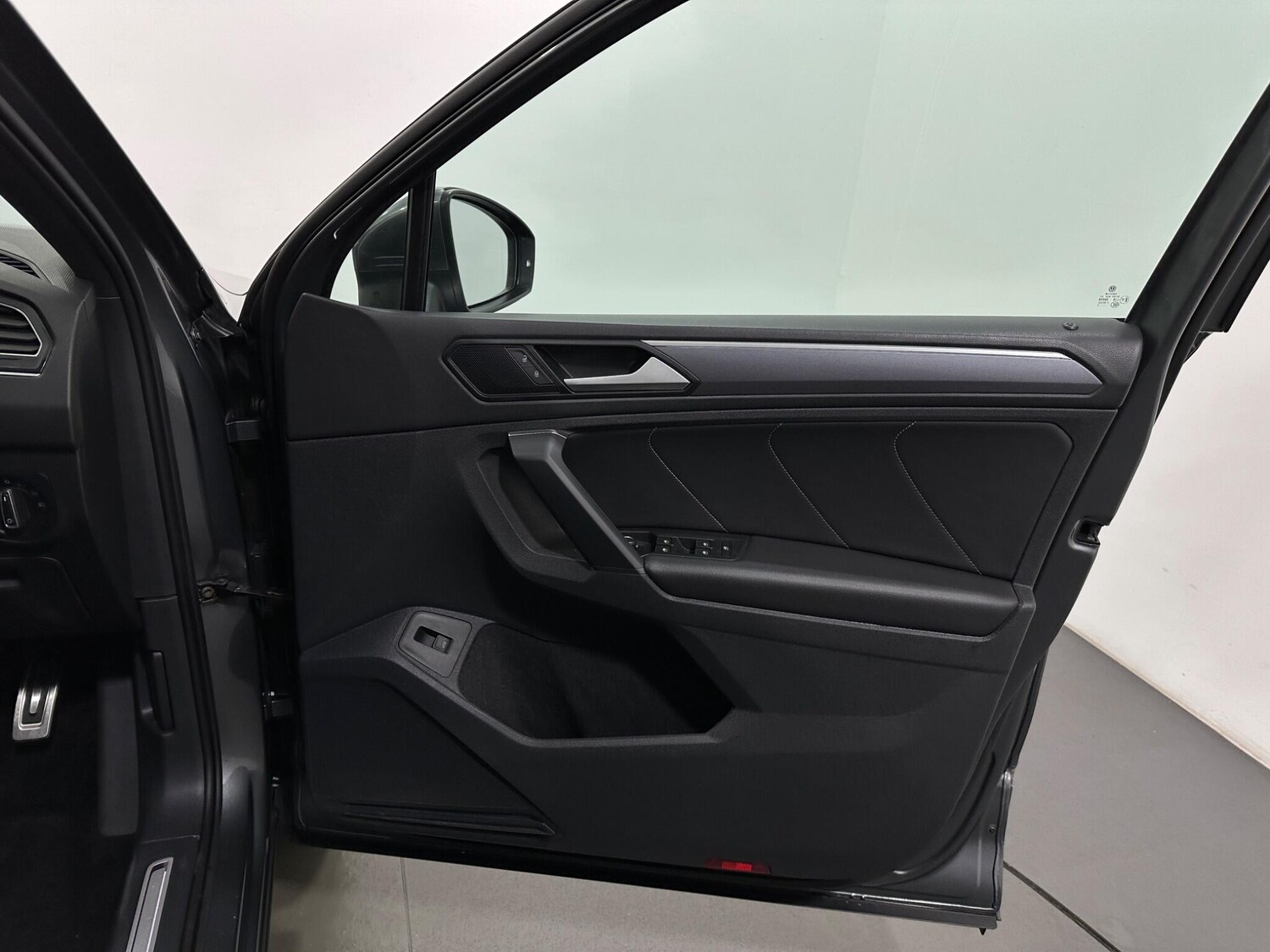 Used Volkswagen Tiguan for sale - 77497512: Photo 35