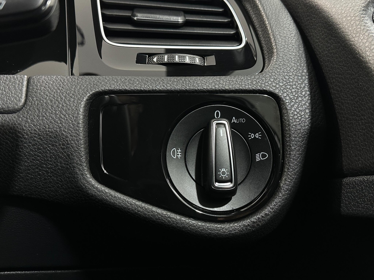 Used Volkswagen Golf 2019 for sale - 78072929: Photo 16