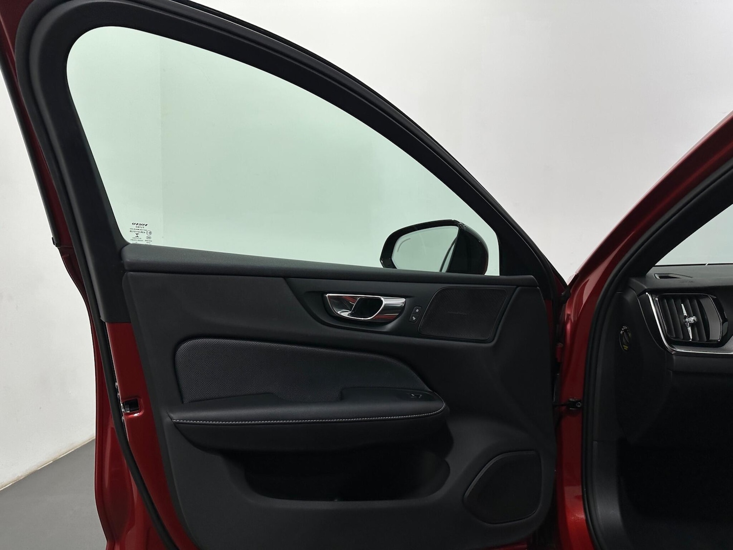 Used Volvo S60 for sale - 78135693: Photo 38