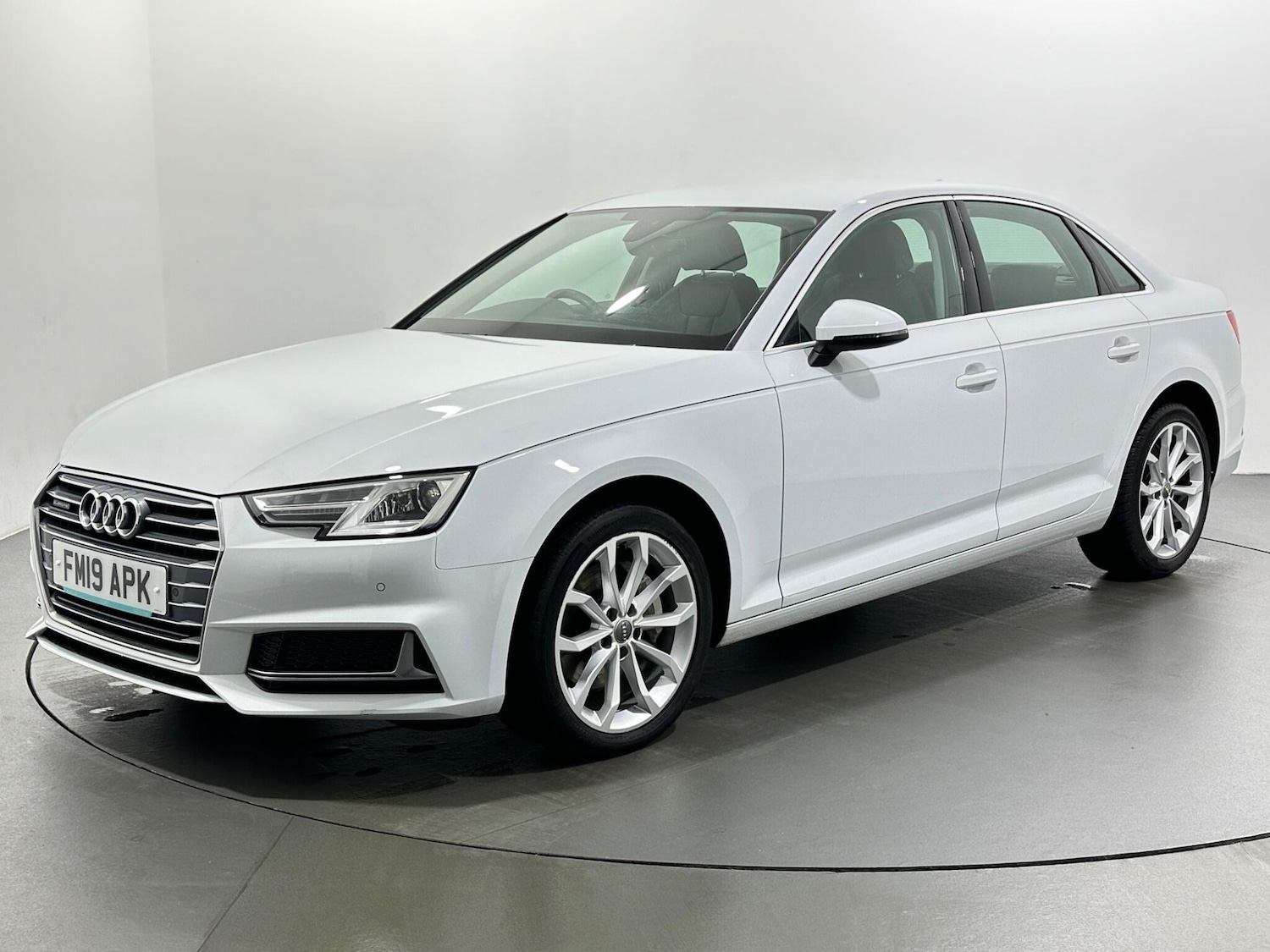 Used Audi A4 2019 for sale - 76878919: Photo 4