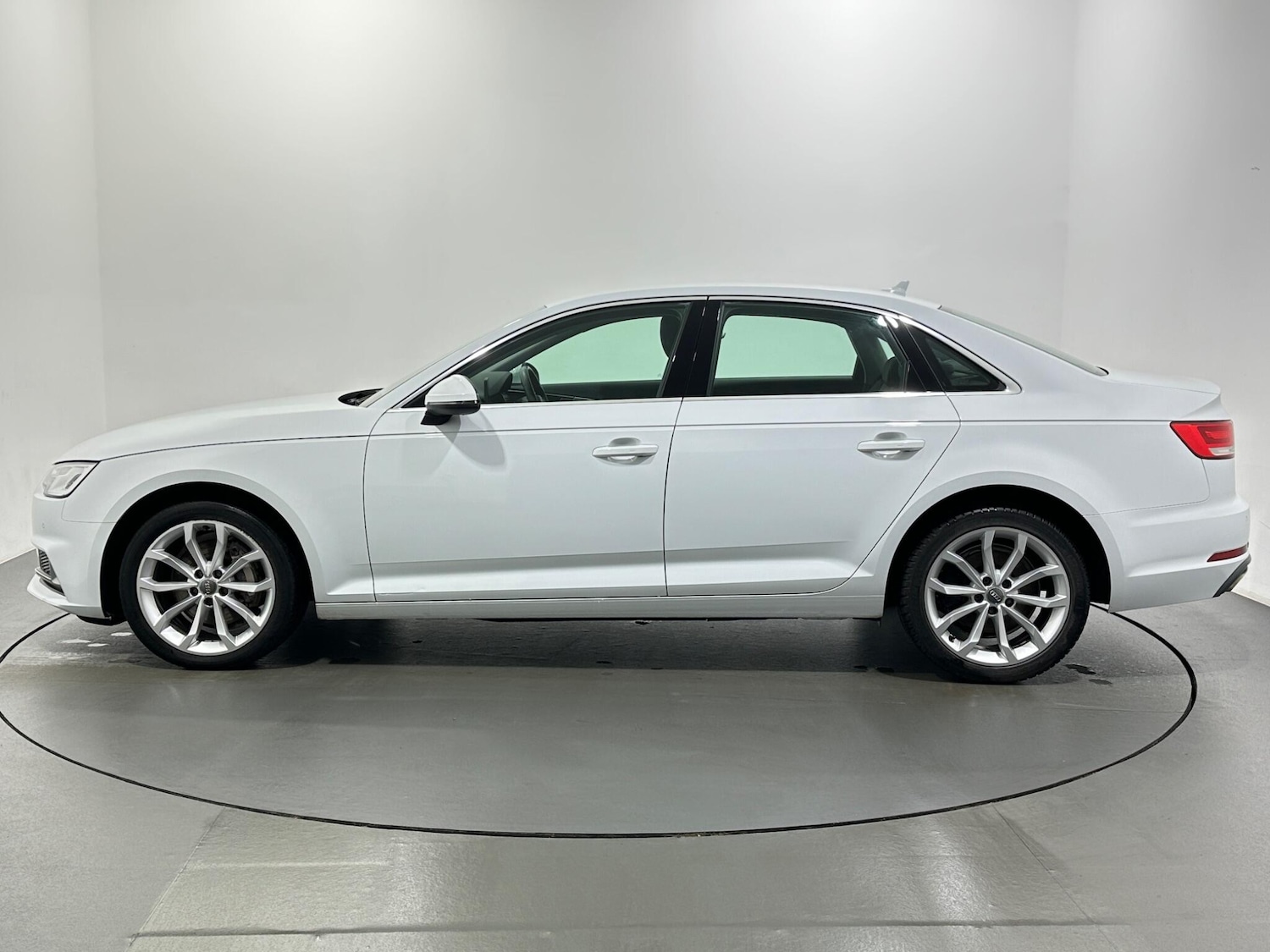 Used Audi A4 2019 for sale - 76878919: Photo 5