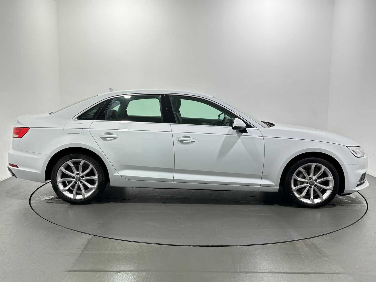 Used Audi A4 2019 for sale - 76878919: Photo 9