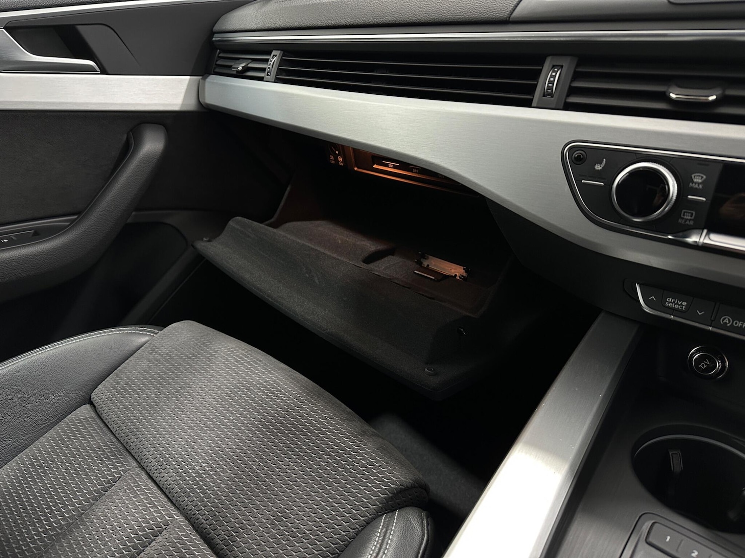 Used Audi A4 2019 for sale - 77131367: Photo 28