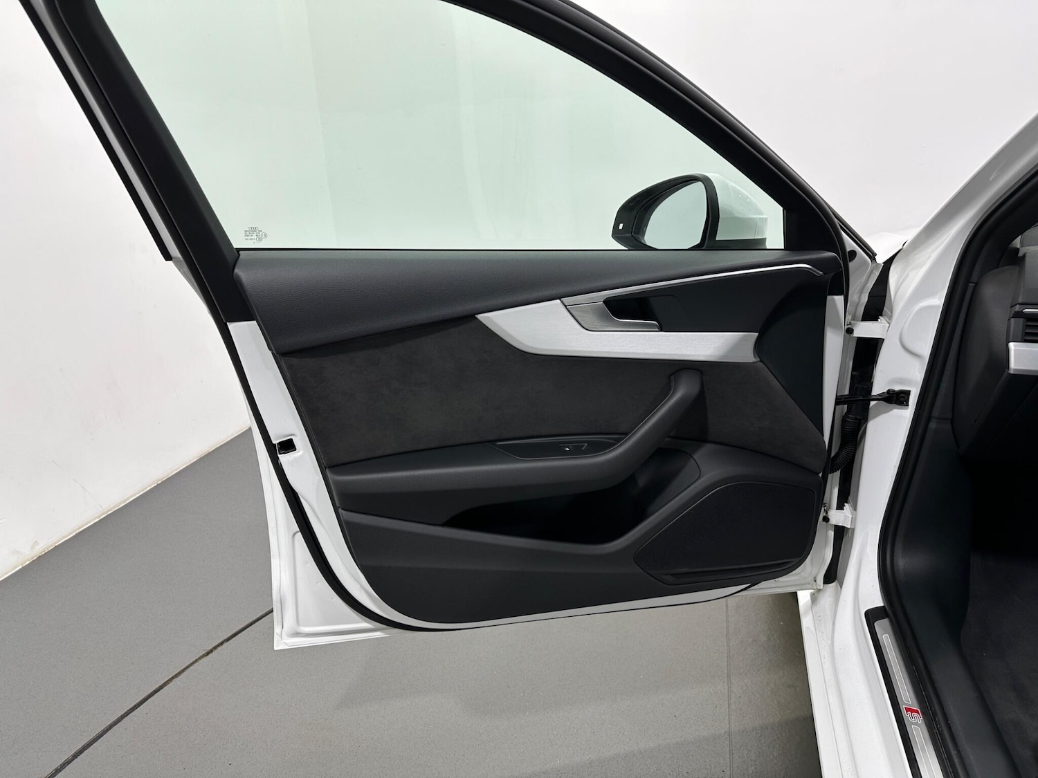 Used Audi A4 2019 for sale - 77131367: Photo 37