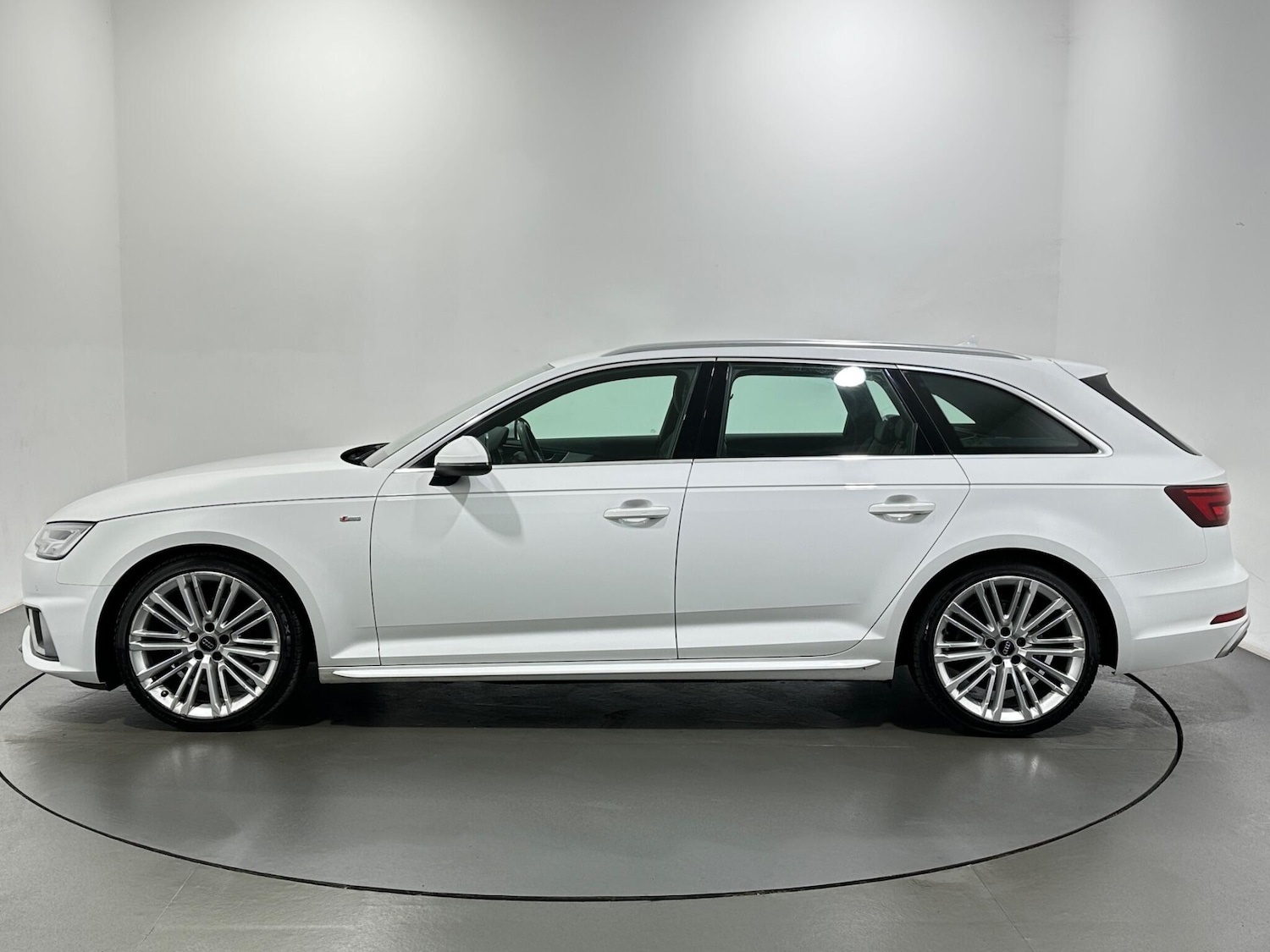 Used Audi A4 2019 for sale - 77131367: Photo 5