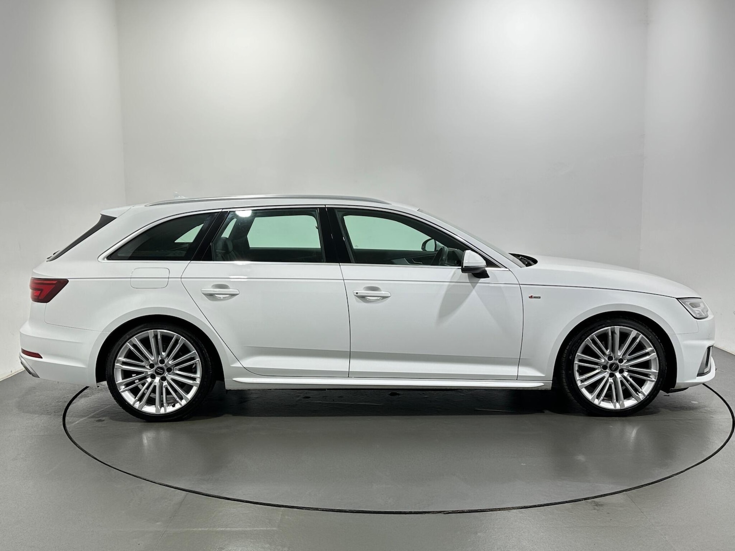 Used Audi A4 2019 for sale - 77131367: Photo 9