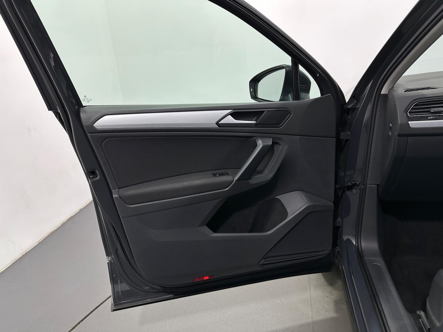 Used Volkswagen Tiguan 2020 for sale - 77266974: Photo 37