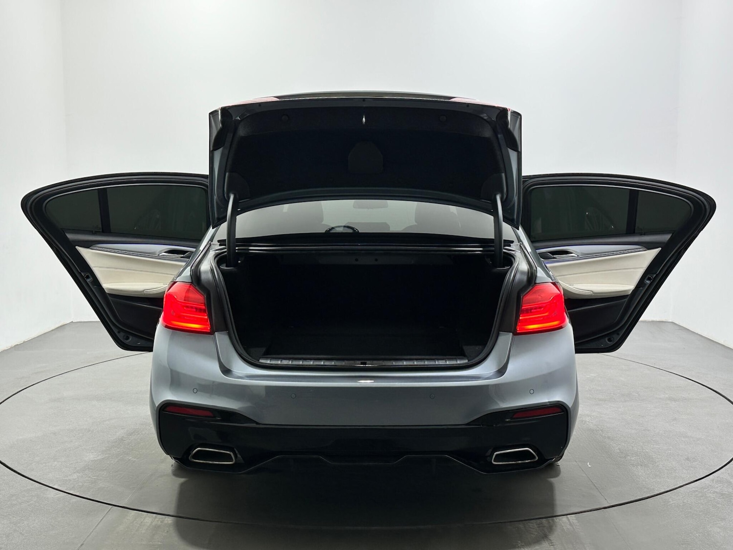 Used BMW 5 Series 2019 for sale - 77854132: Photo 43