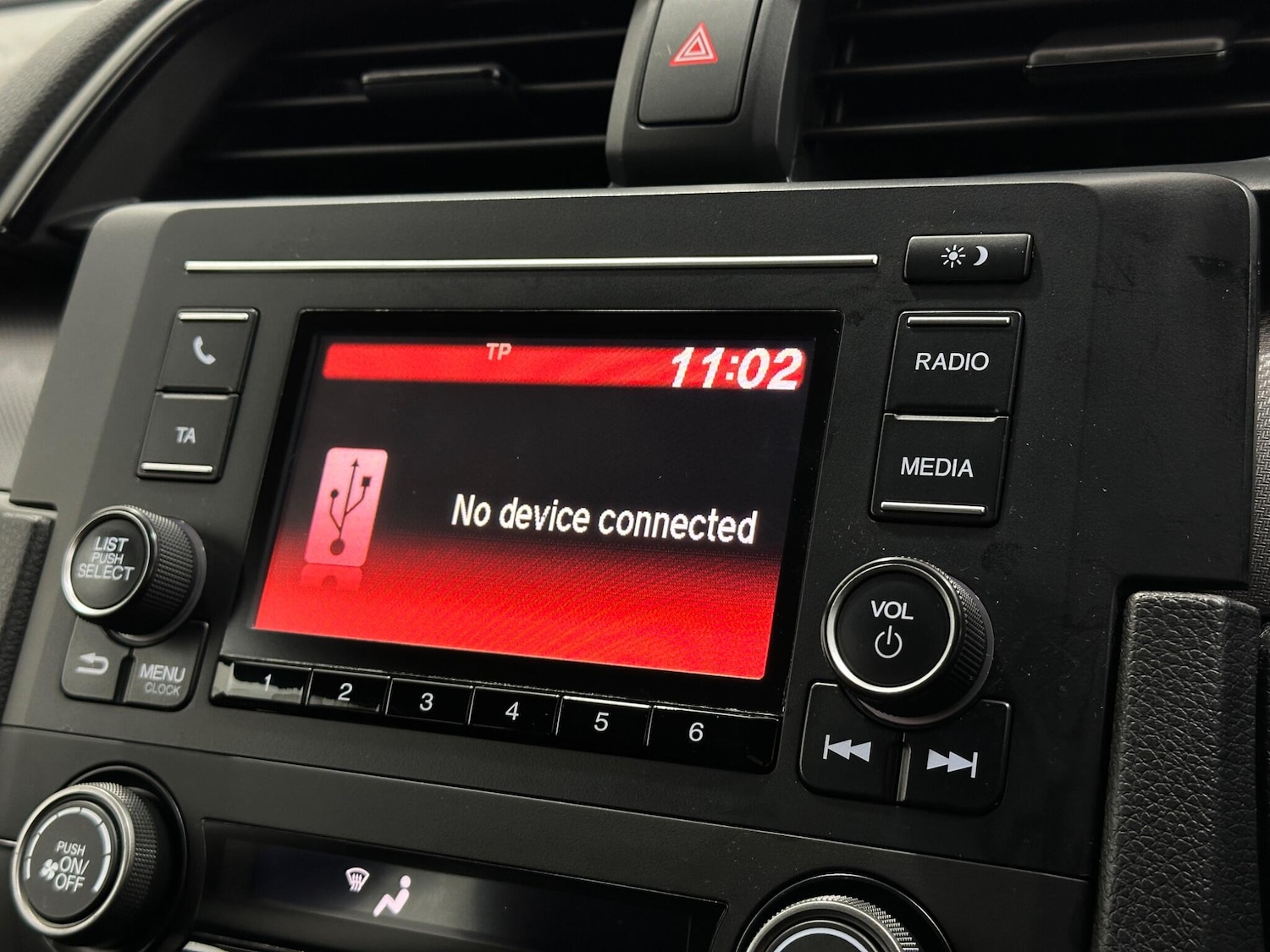 Used Honda Civic 2018 for sale - 76878560: Photo 24