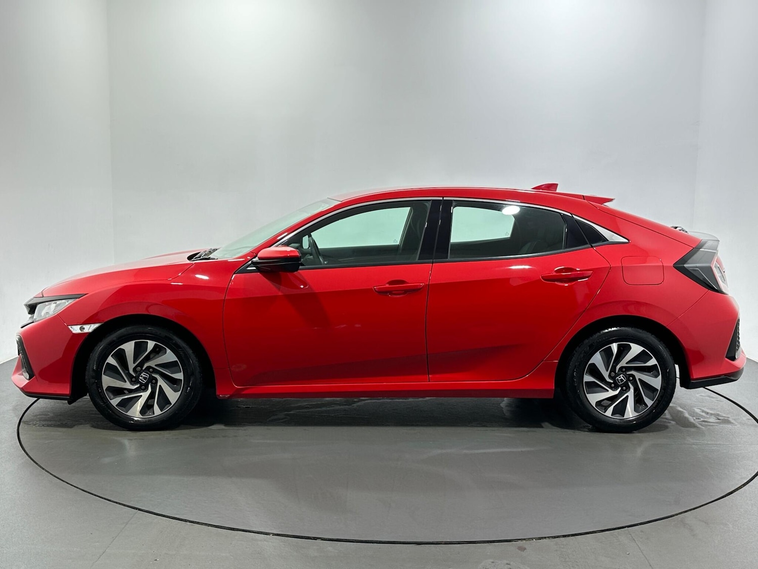 Used Honda Civic 2018 for sale - 76878560: Photo 5