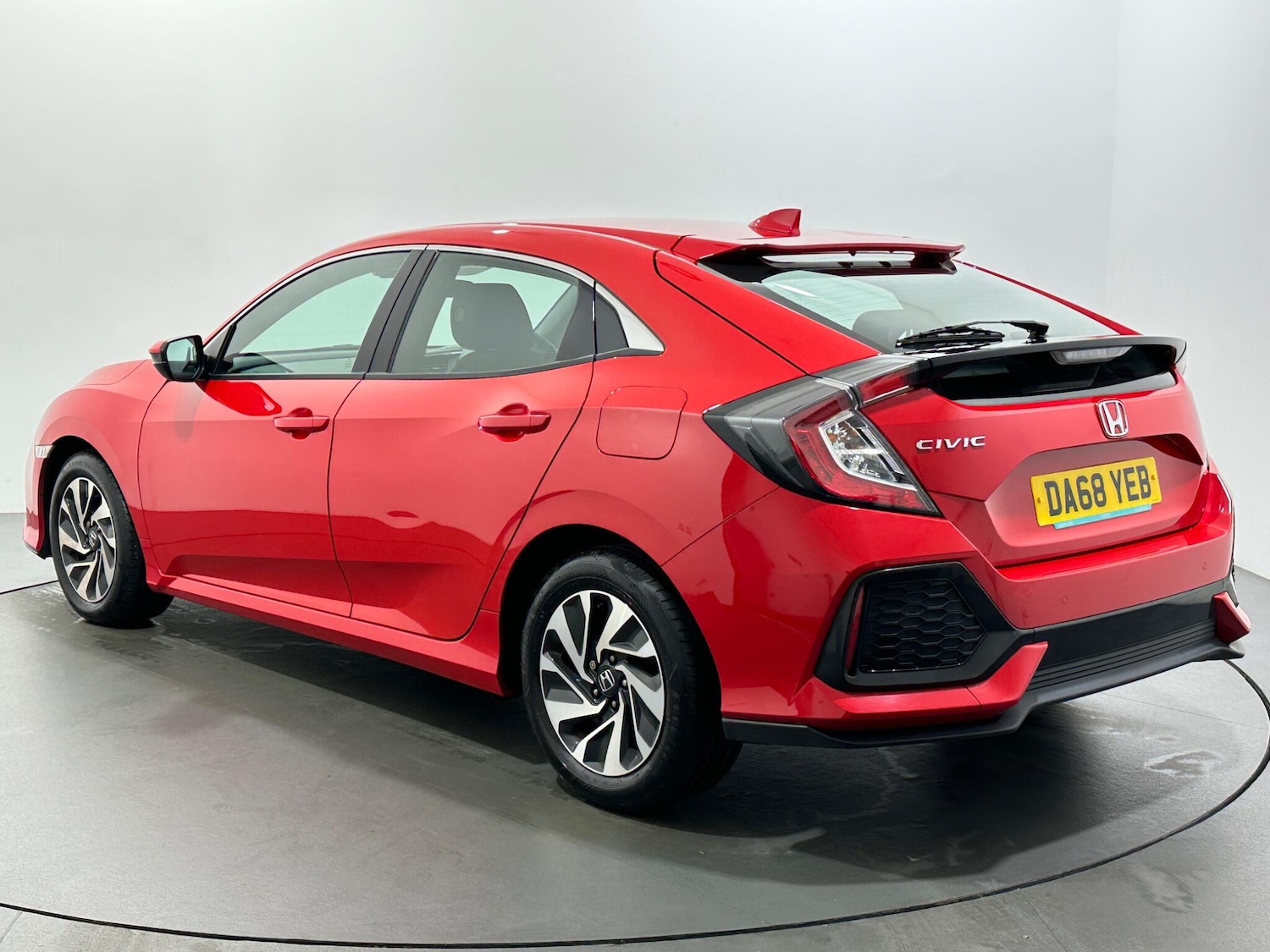Used Honda Civic 2018 for sale - 76878560: Photo 6