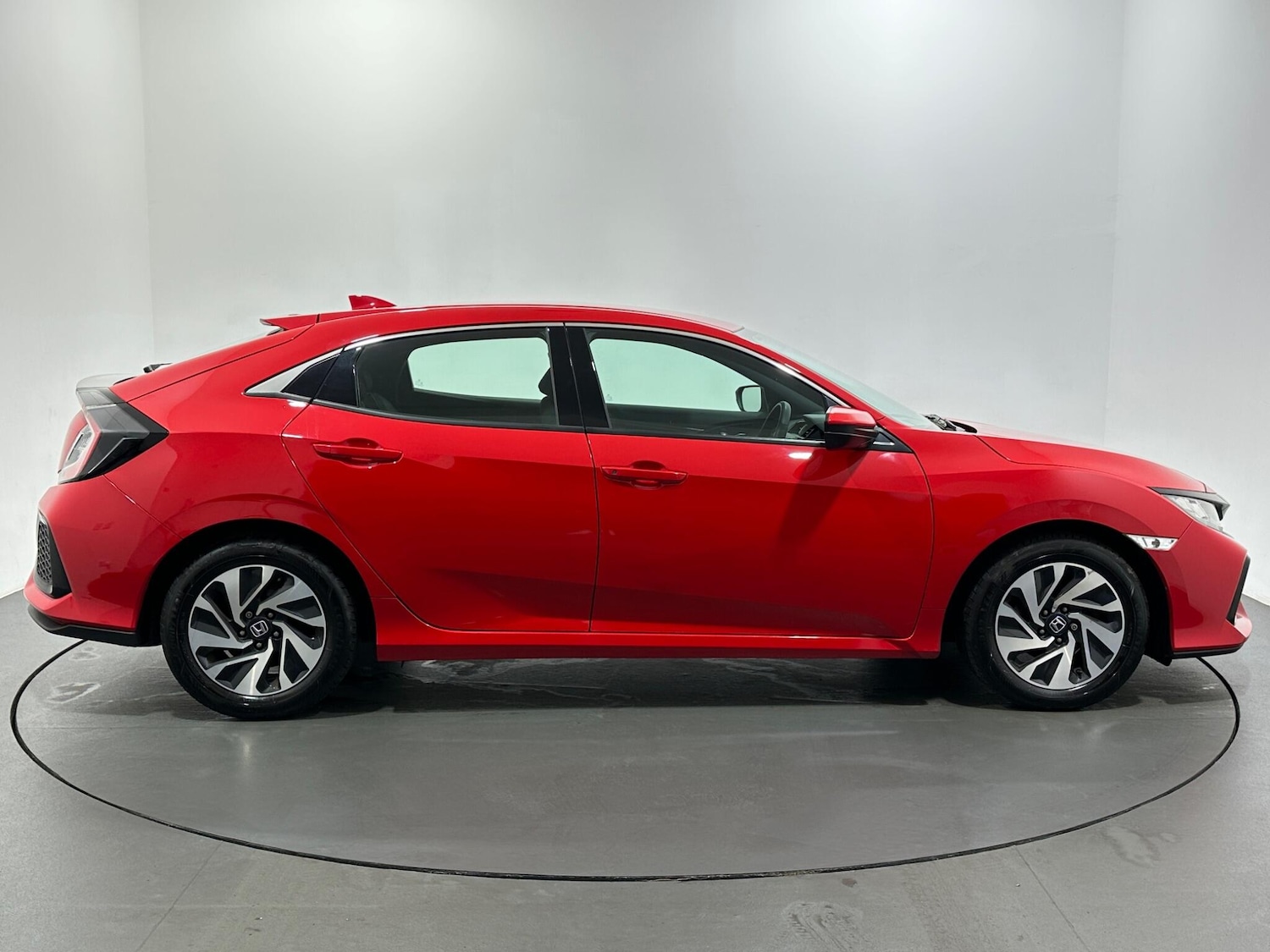 Used Honda Civic 2018 for sale - 76878560: Photo 9