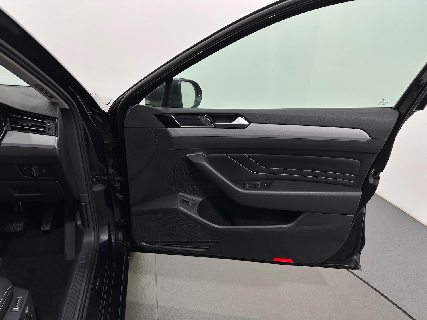 Used Volkswagen Passat for sale - 77190556: Photo 32