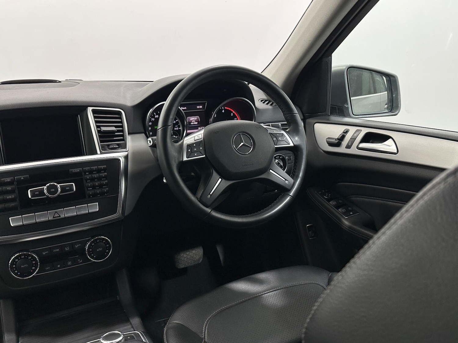 Used Mercedes-Benz M Class 2013 for sale - 77066391: Photo 11