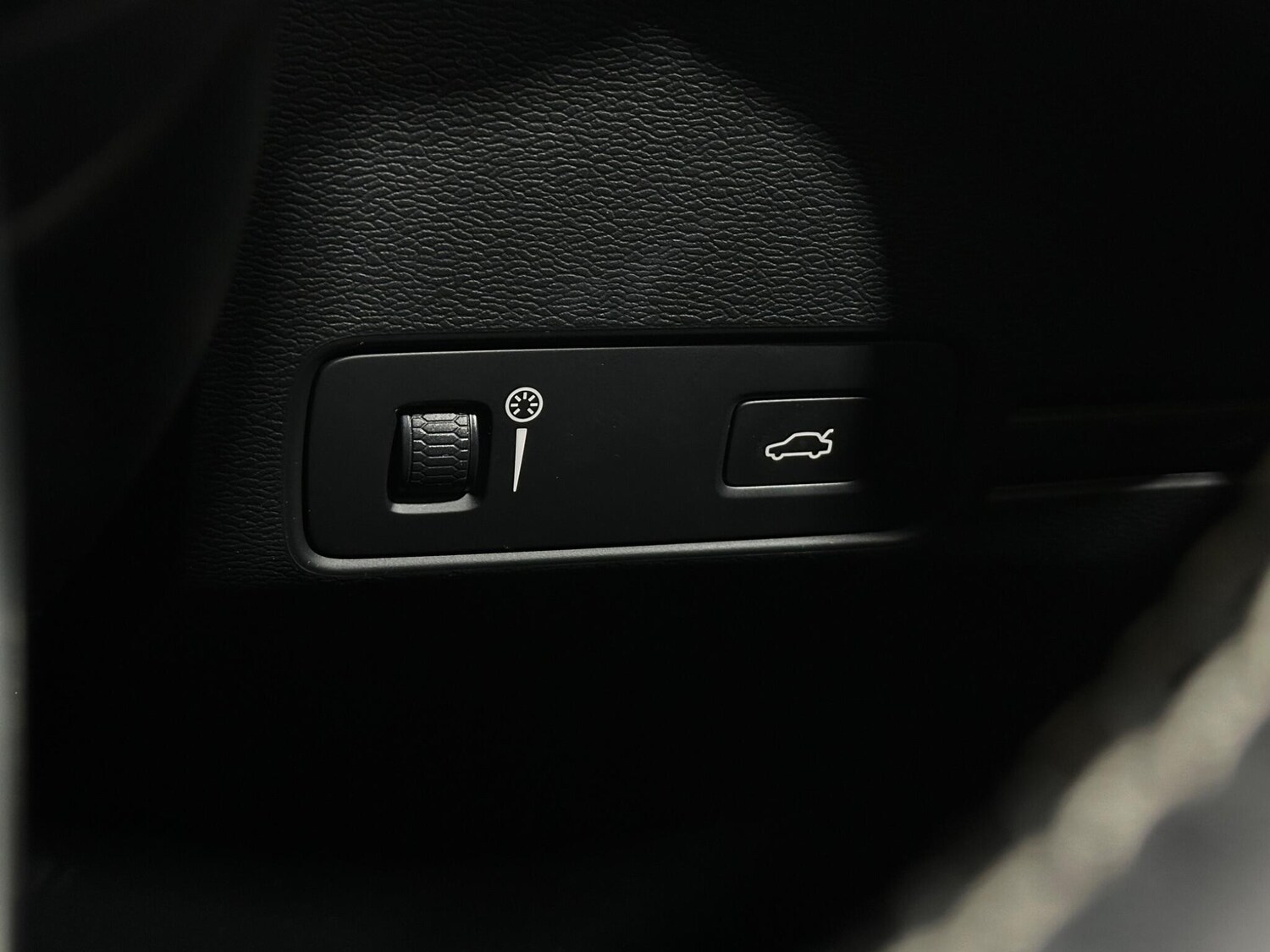 Used Volvo XC40 2018 for sale - 77993376: Photo 17