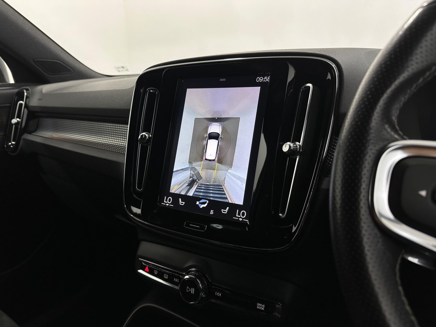 Used Volvo XC40 2018 for sale - 77993376: Photo 25