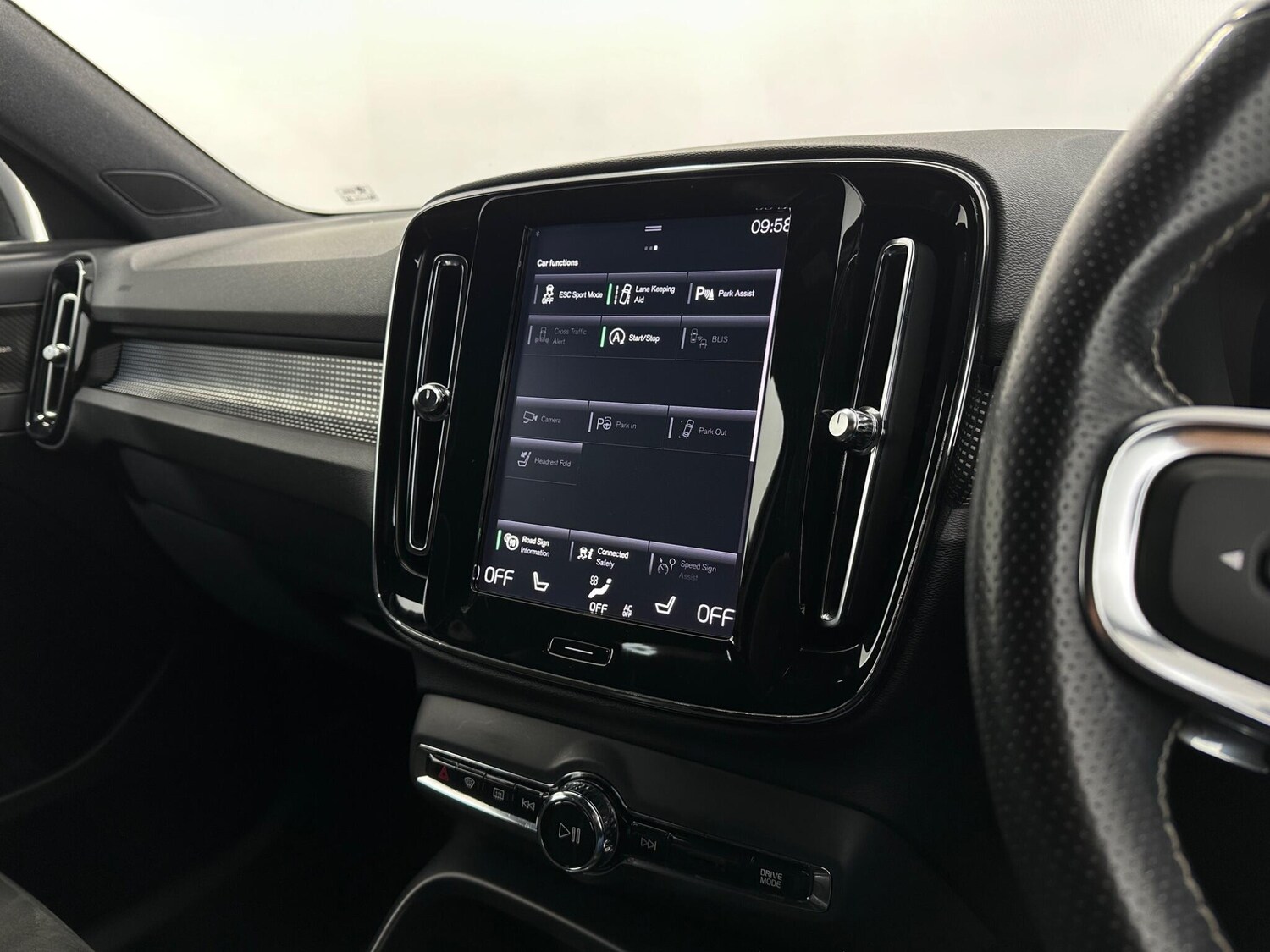 Used Volvo XC40 2018 for sale - 77993376: Photo 27