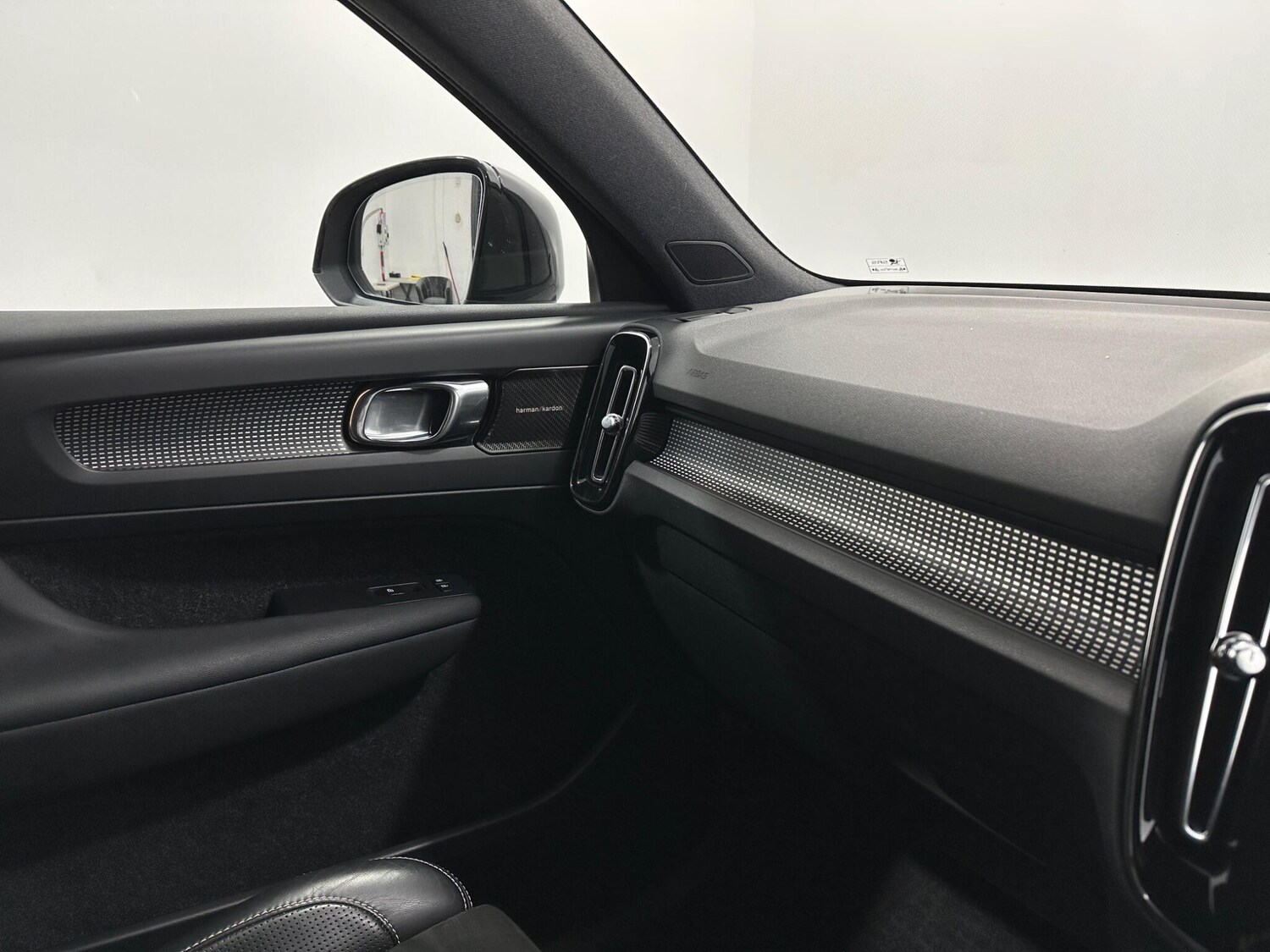 Used Volvo XC40 2018 for sale - 77993376: Photo 29