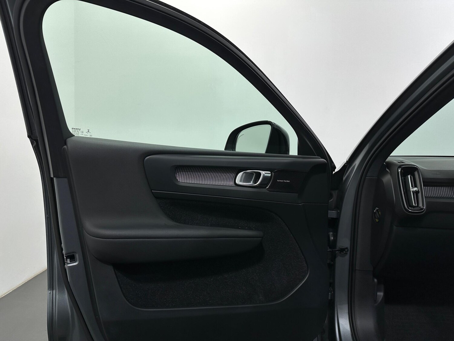 Used Volvo XC40 2018 for sale - 77993376: Photo 40