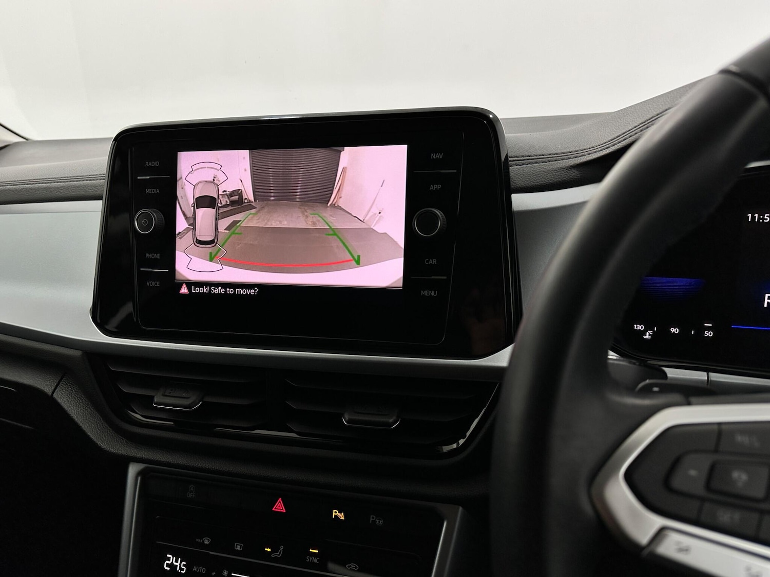 Used Volkswagen T-Roc 2022 for sale - 77633322: Photo 22