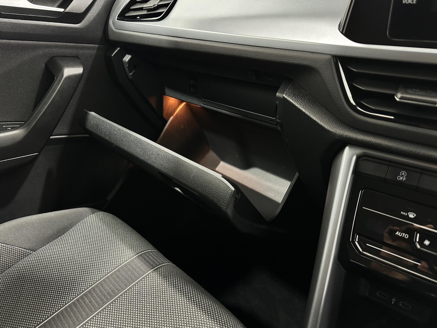 Used Volkswagen T-Roc 2022 for sale - 77633322: Photo 28