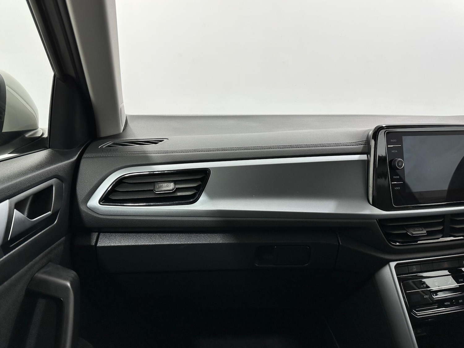 Used Volkswagen T-Roc 2022 for sale - 77633322: Photo 29