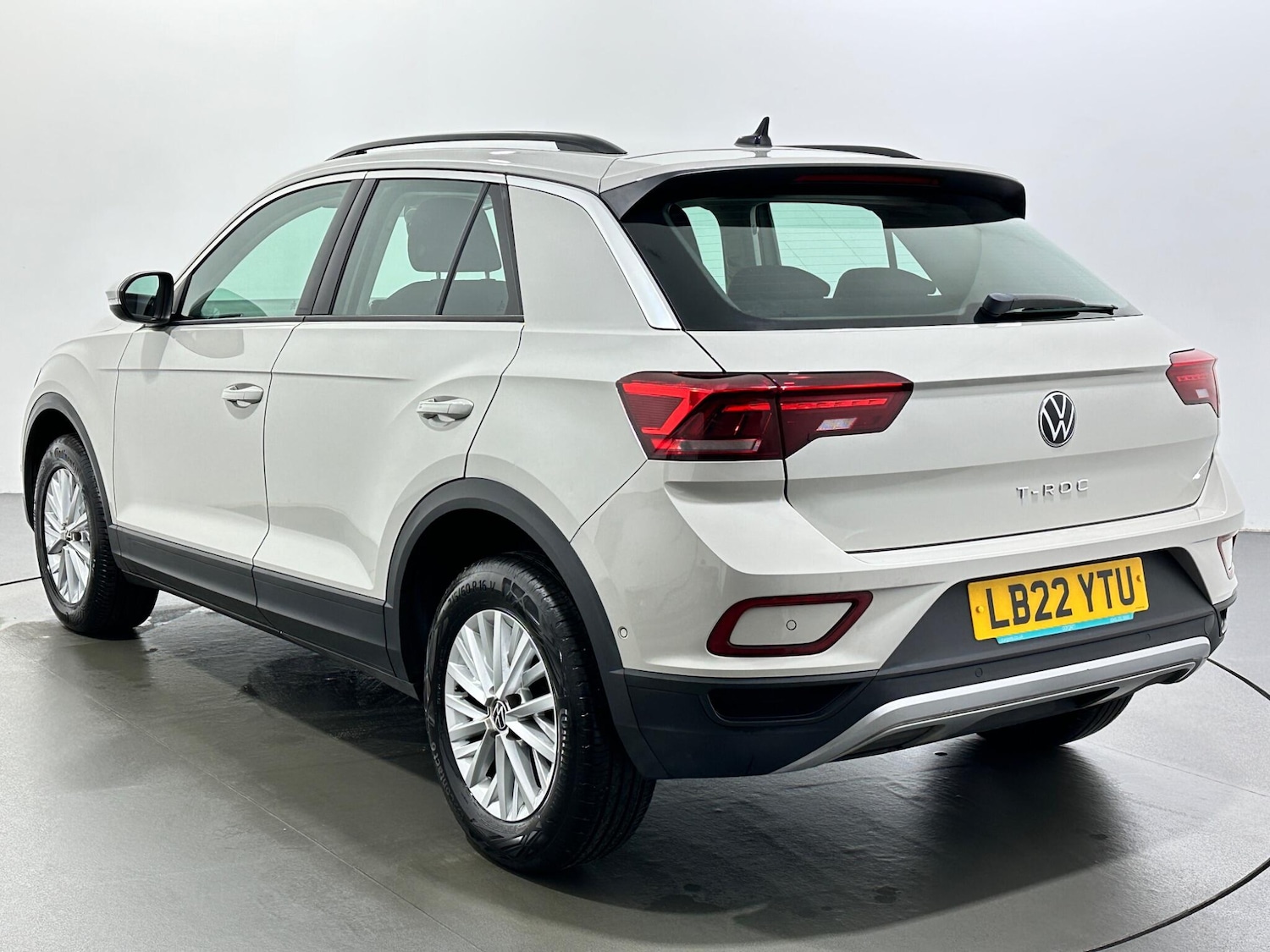 Used Volkswagen T-Roc 2022 for sale - 77633322: Photo 6