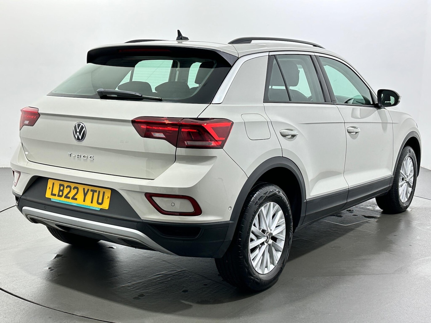 Used Volkswagen T-Roc 2022 for sale - 77633322: Photo 8