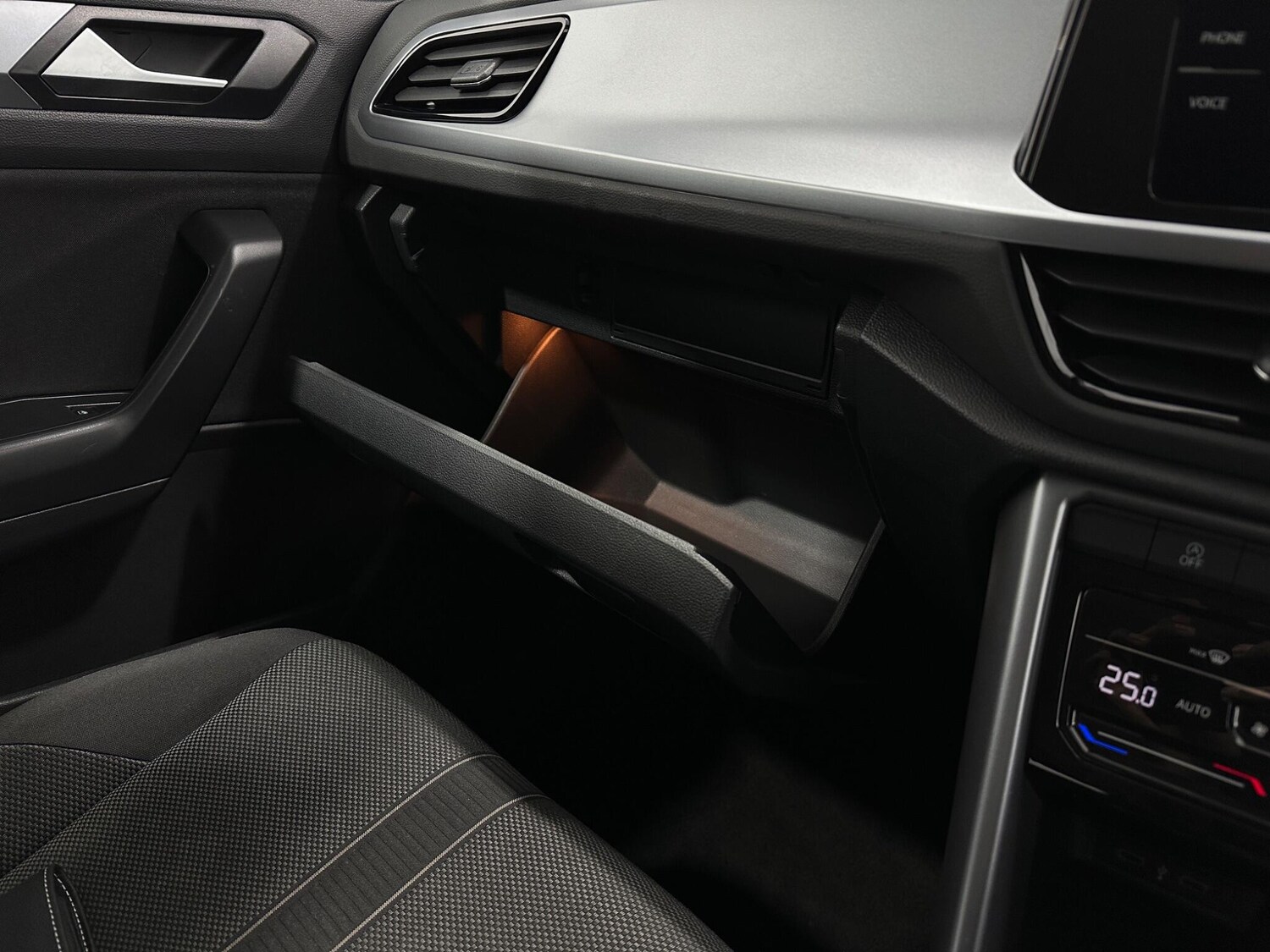 Used Volkswagen T-Roc 2022 for sale - 77202527: Photo 26