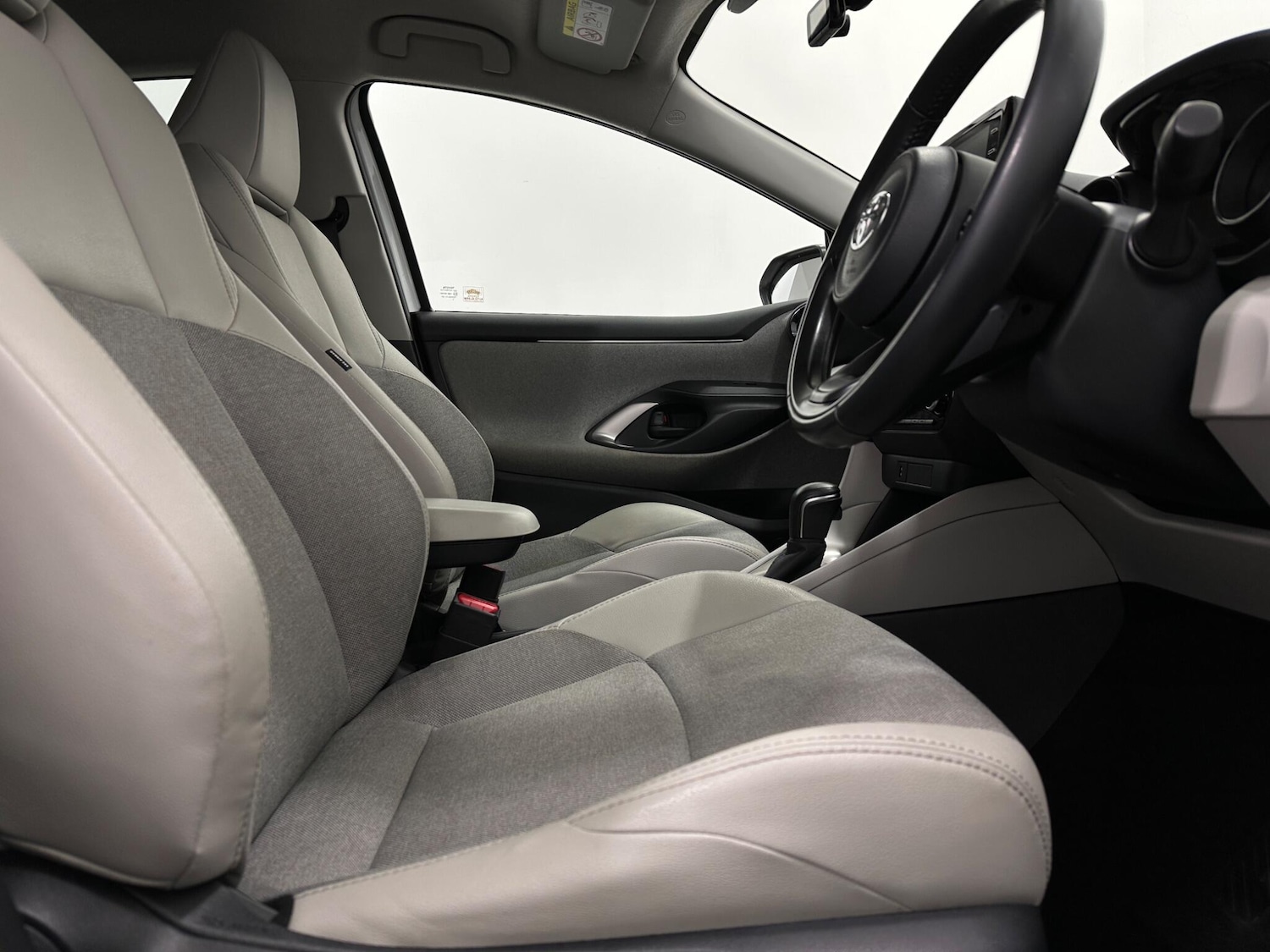 Used Toyota Yaris 2020 for sale - 77279364: Photo 30