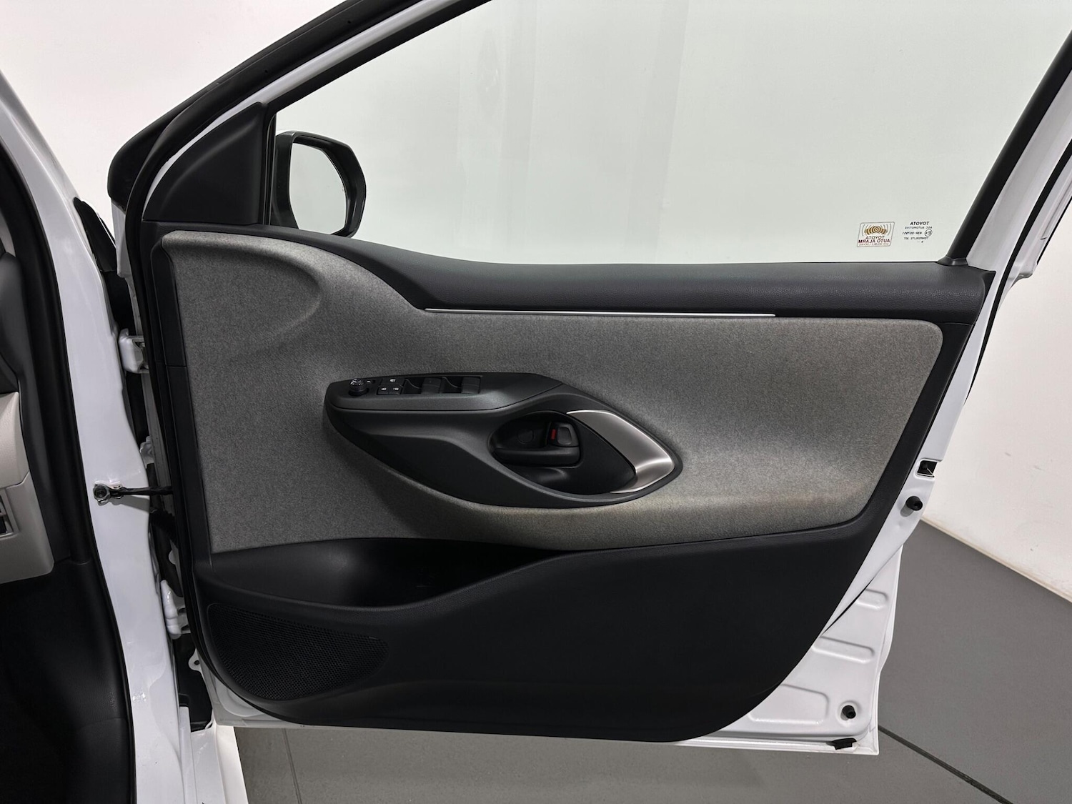 Used Toyota Yaris 2020 for sale - 77279364: Photo 32