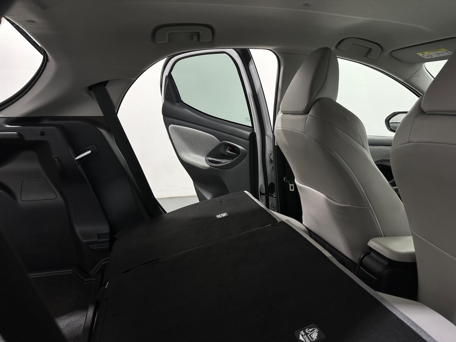 Used Toyota Yaris 2020 for sale - 77279364: Photo 44