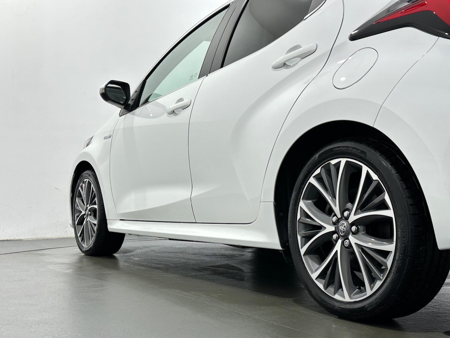 Used Toyota Yaris 2020 for sale - 77279364: Photo 47