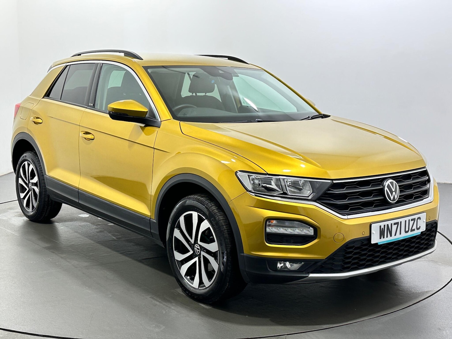 Used Volkswagen T-Roc 2021 for sale - 77624847: Photo 1