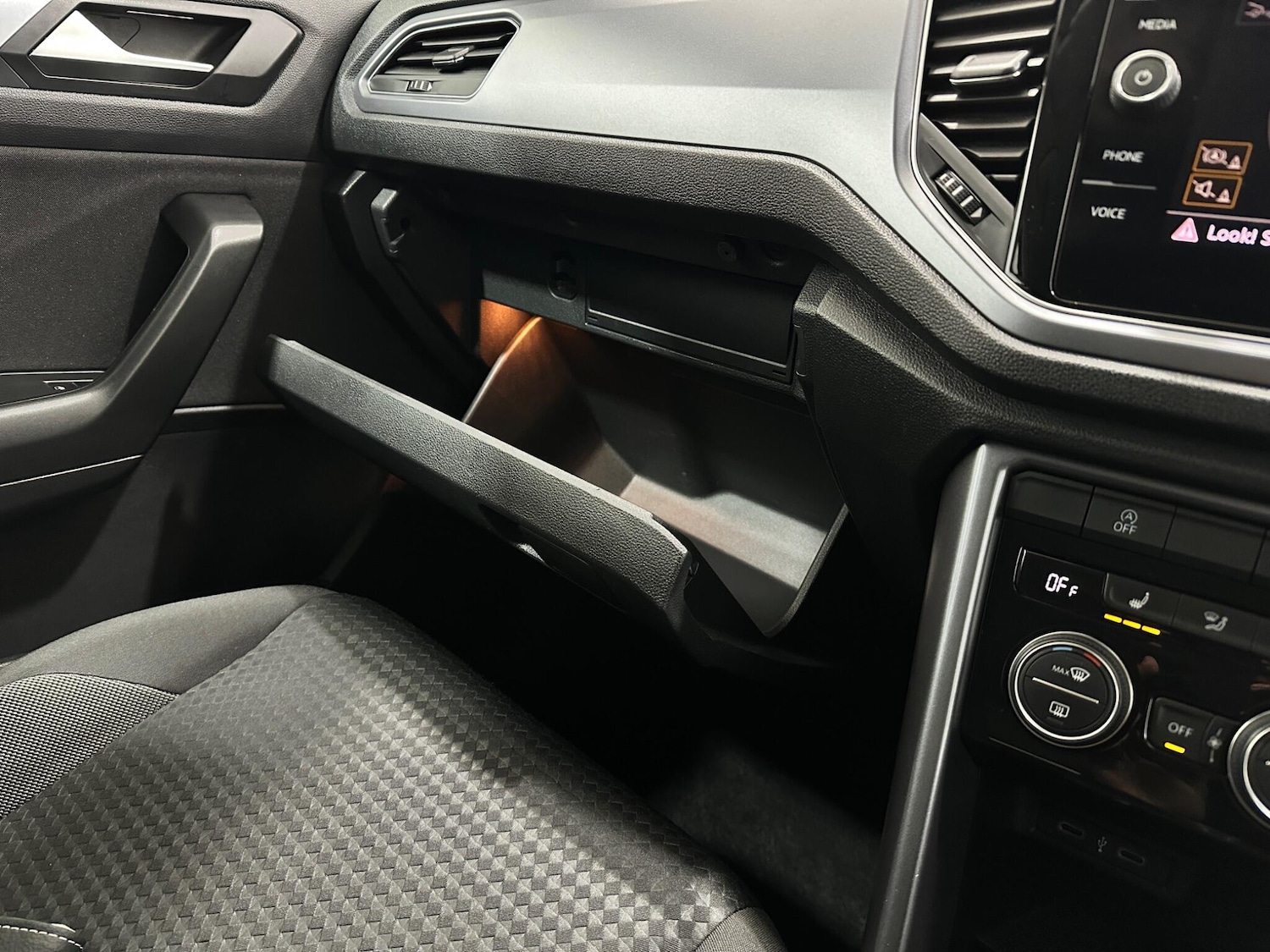 Used Volkswagen T-Roc 2021 for sale - 77624847: Photo 28