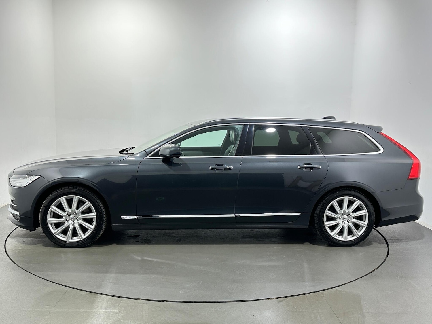Used Volvo V90 2017 for sale - 77237721: Photo 5