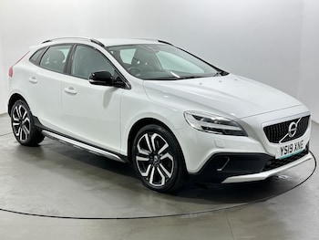Used Volvo V40 Cross Country 2019 for sale - 78958531: Photo