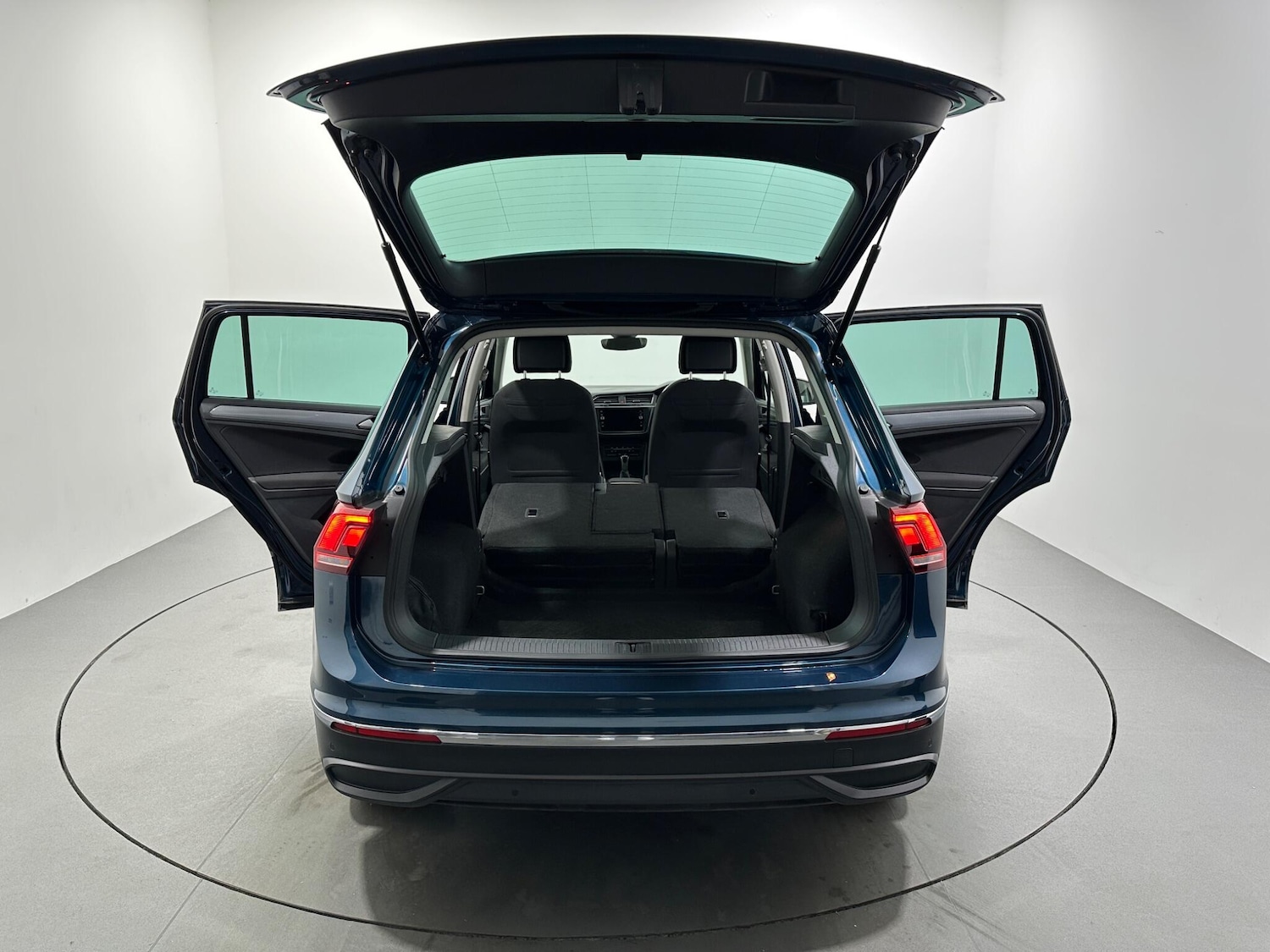 Used Volkswagen Tiguan 2021 for sale - 76879006: Photo 43