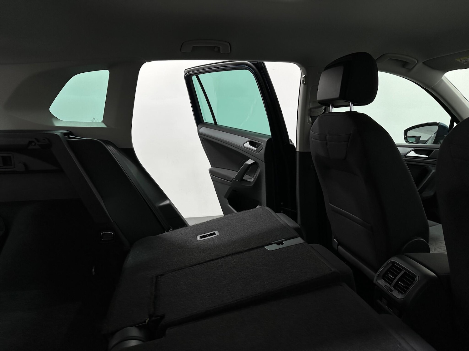 Used Volkswagen Tiguan 2021 for sale - 76879006: Photo 45