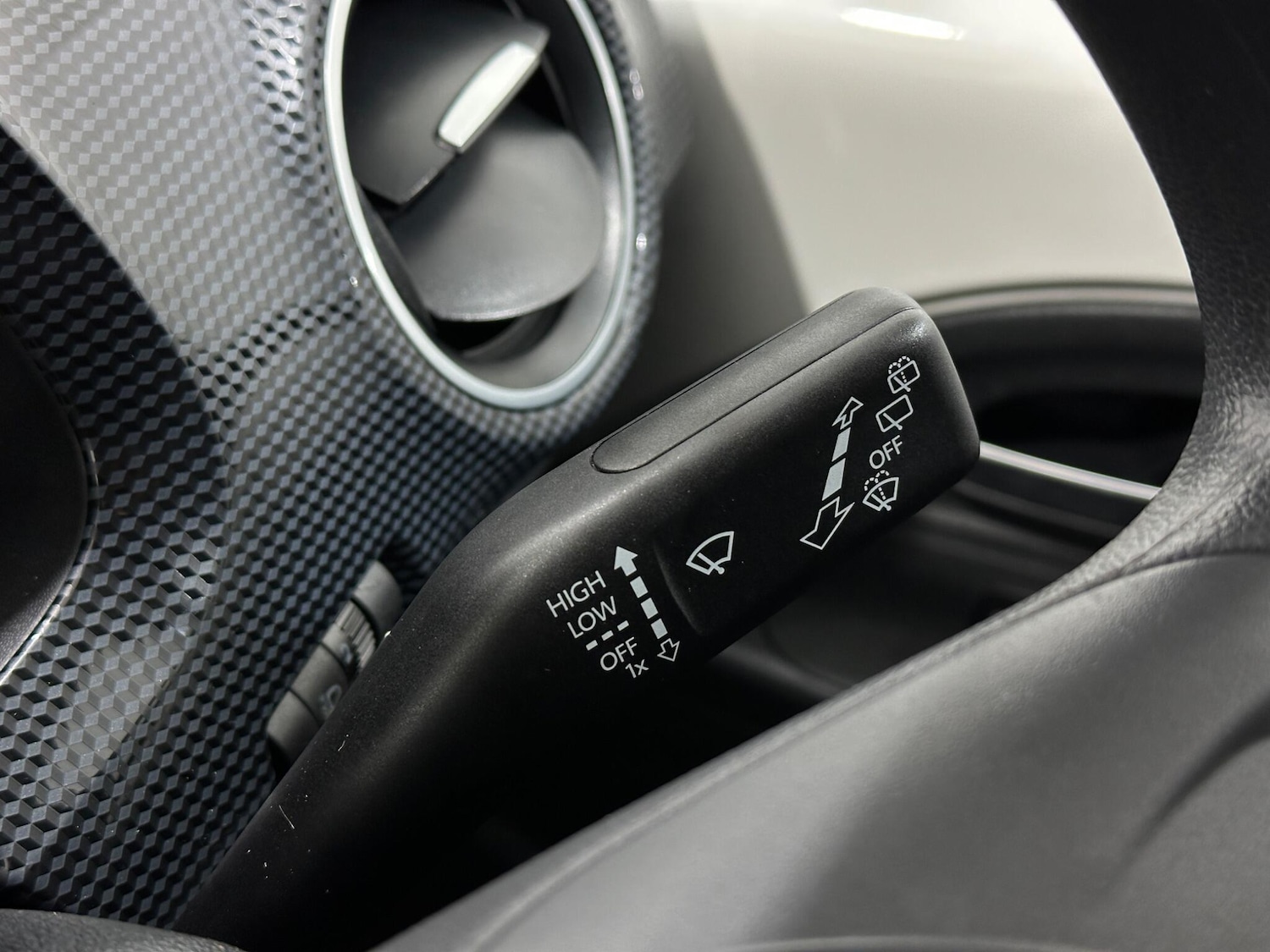 Used Volkswagen up! 2018 for sale - 77424544: Photo 15