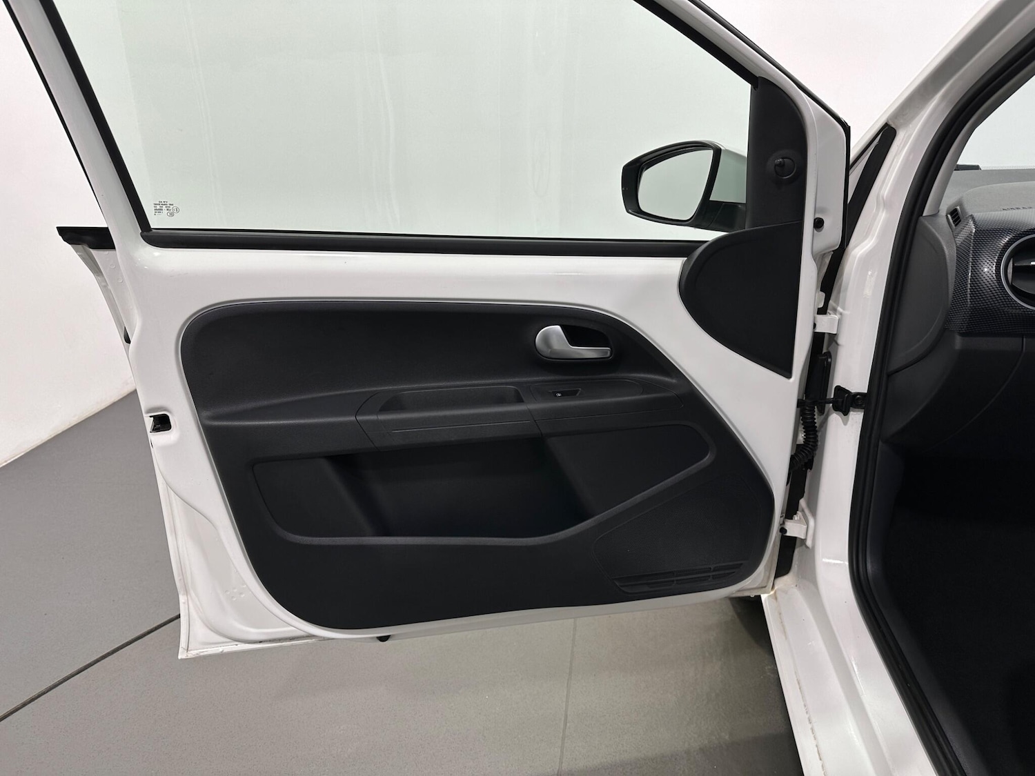 Used Volkswagen up! 2018 for sale - 77424544: Photo 32