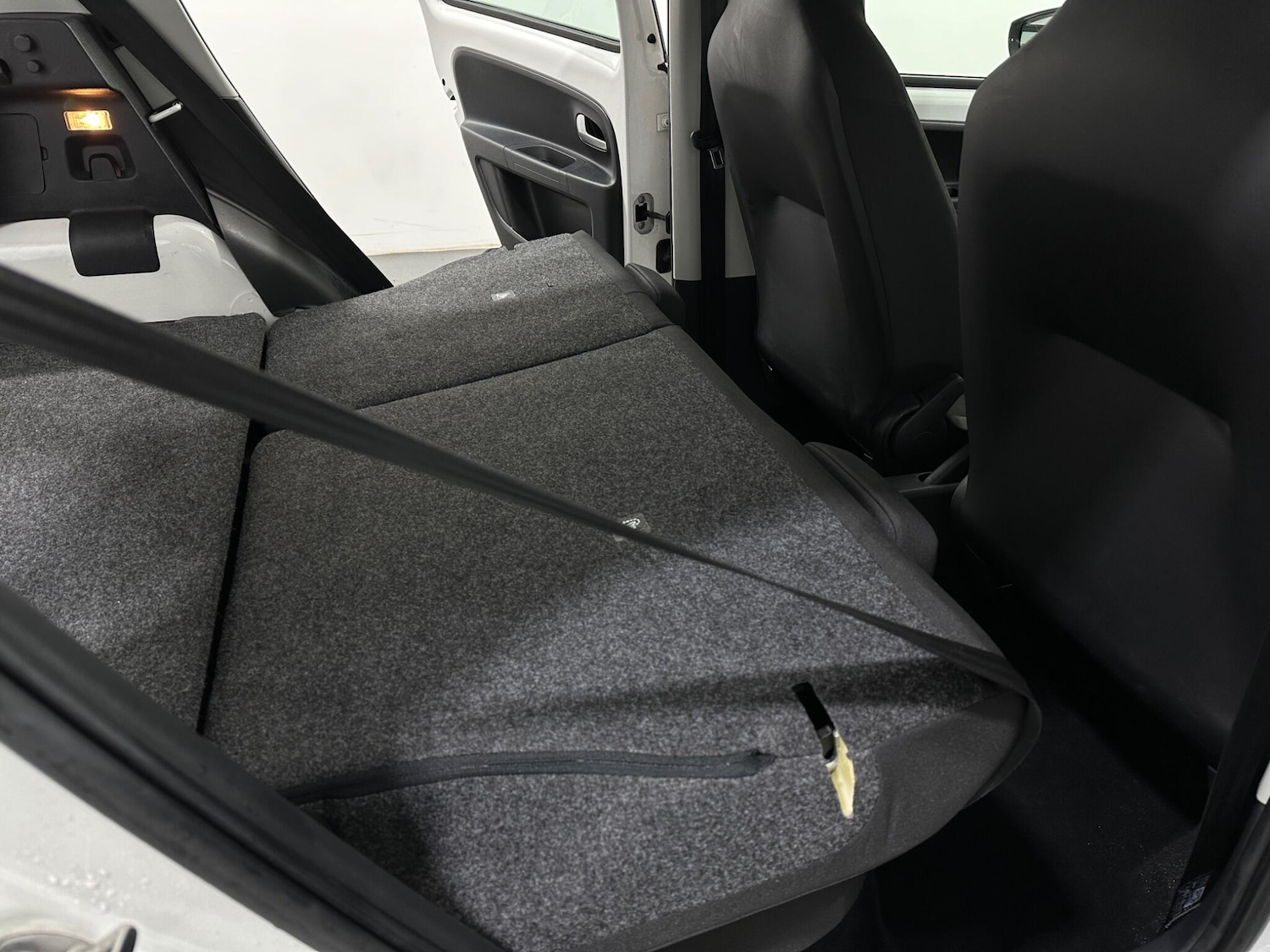 Used Volkswagen up! 2018 for sale - 77424544: Photo 41