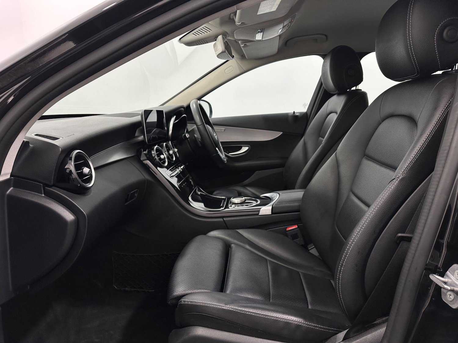 Used Mercedes-Benz C Class 2018 for sale - 77290958: Photo 34