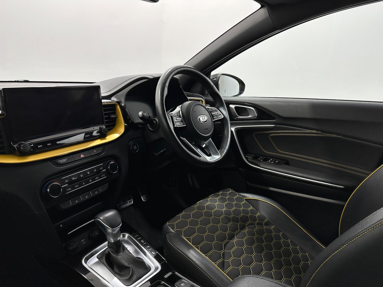 Used Kia XCeed 2021 for sale - 77978160: Photo 32