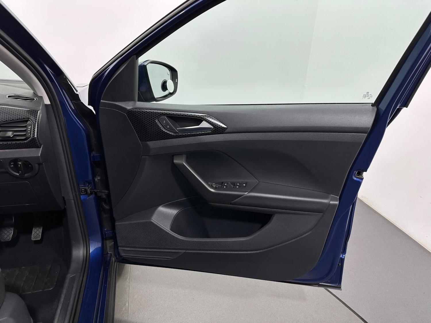 Used Volkswagen T-Cross 2022 for sale - 77132032: Photo 32