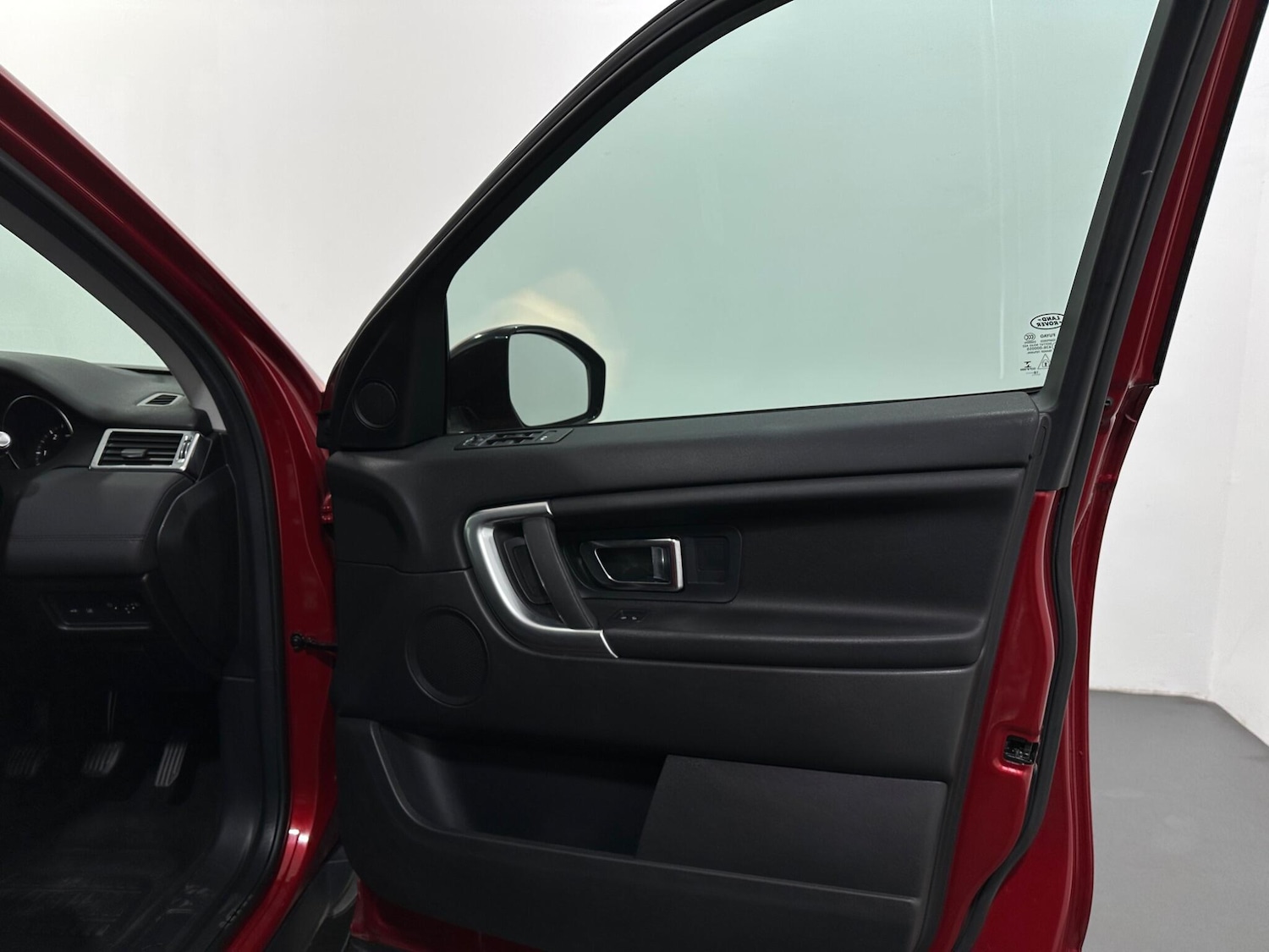 Used Land Rover Discovery Sport 2016 for sale - 76878850: Photo 31