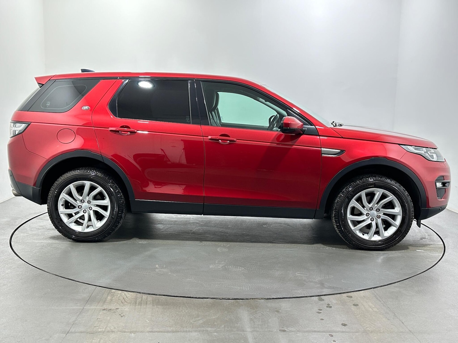 Used Land Rover Discovery Sport 2016 for sale - 76878850: Photo 9