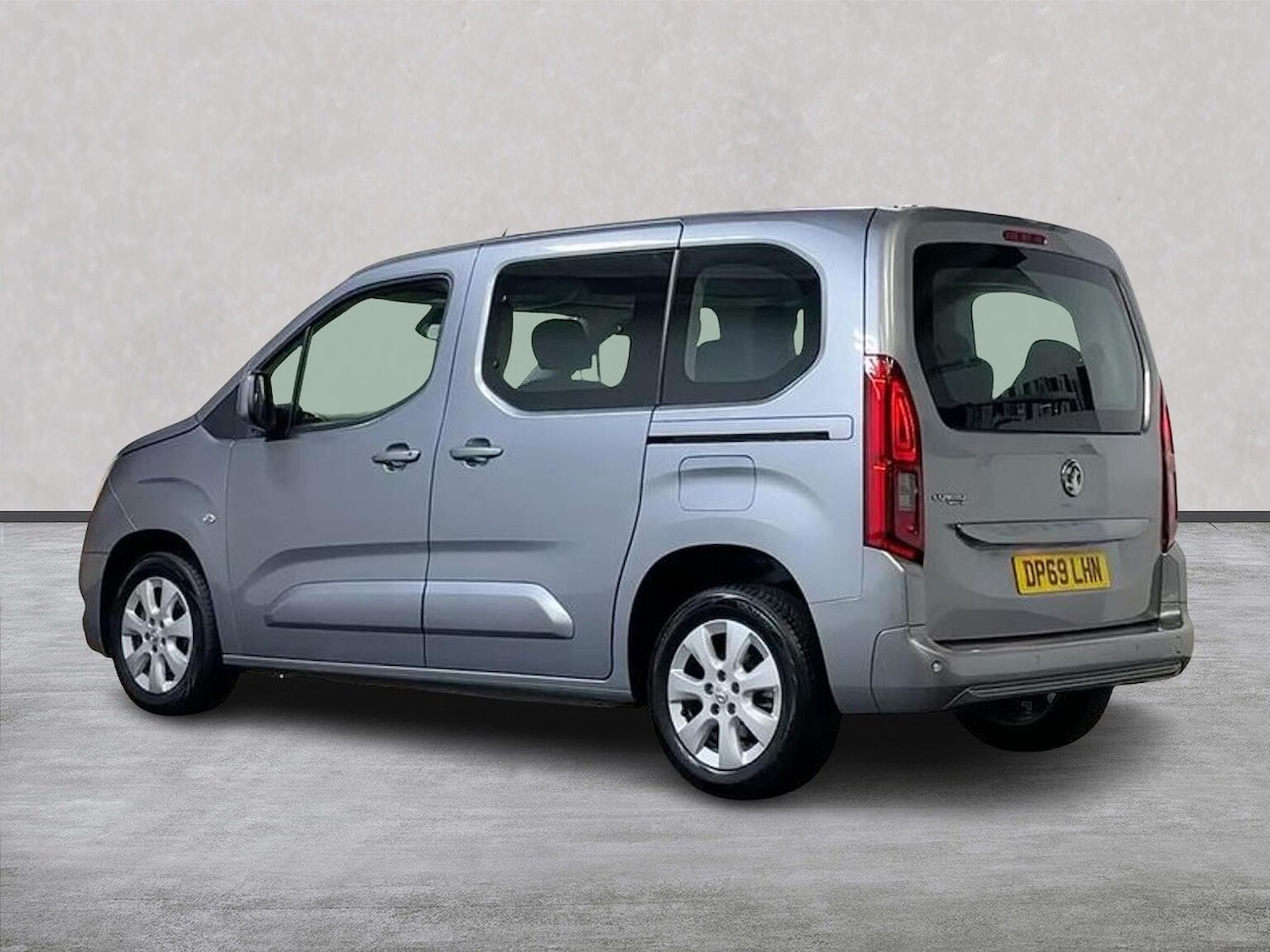 Used Vauxhall Combo Life 2019 for sale - 76693319: Photo 2