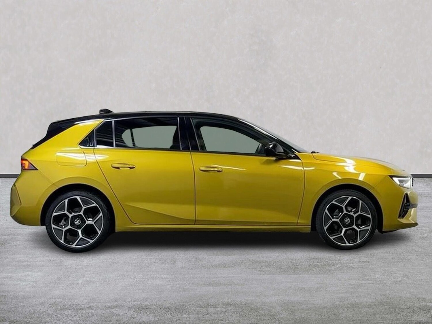 Used Vauxhall Astra 2024 for sale - 76799383: Photo 3