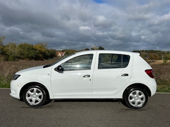 Used Dacia Sandero 2016 for sale - 77631289: Photo